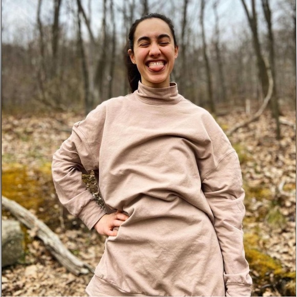 The Frock NYC cozy t taupe - Picture 1 of 2